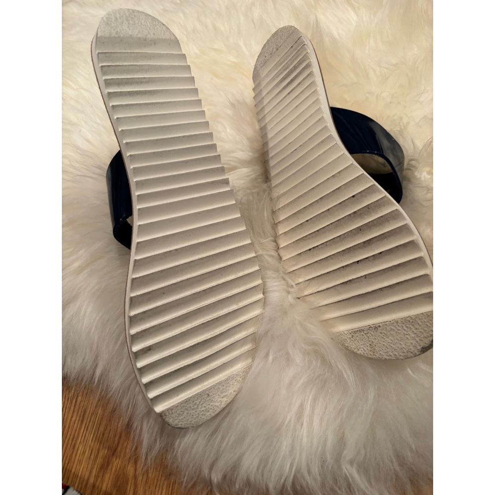 JOIE A LA PAIGE MALAGA SMX 1670 NAVY/ WHITE PATENT - Picture 4 of 5